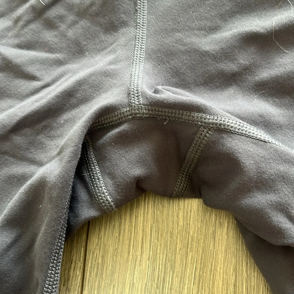 oiselle Gray Bike Shorts - Picture 3 of 7